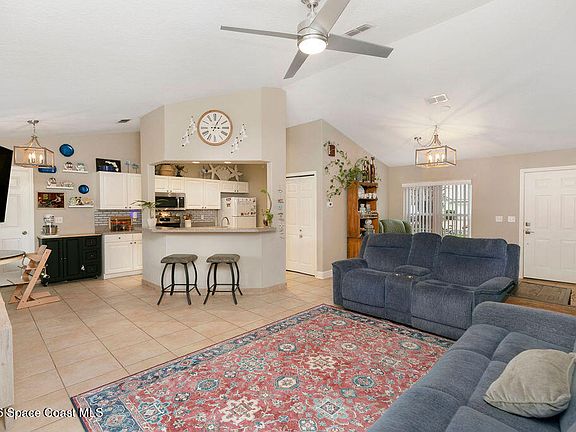 4th image of 54 Pennsylvania Ln