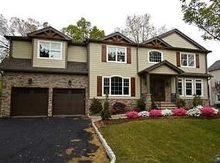 638 Sycamore St, Paramus, NJ 07652