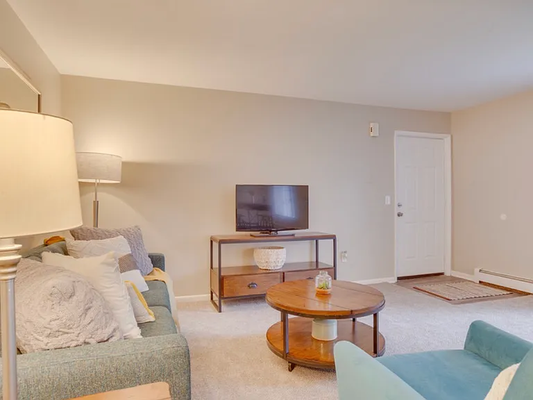 Sterling Hill Apartments — Photo 4