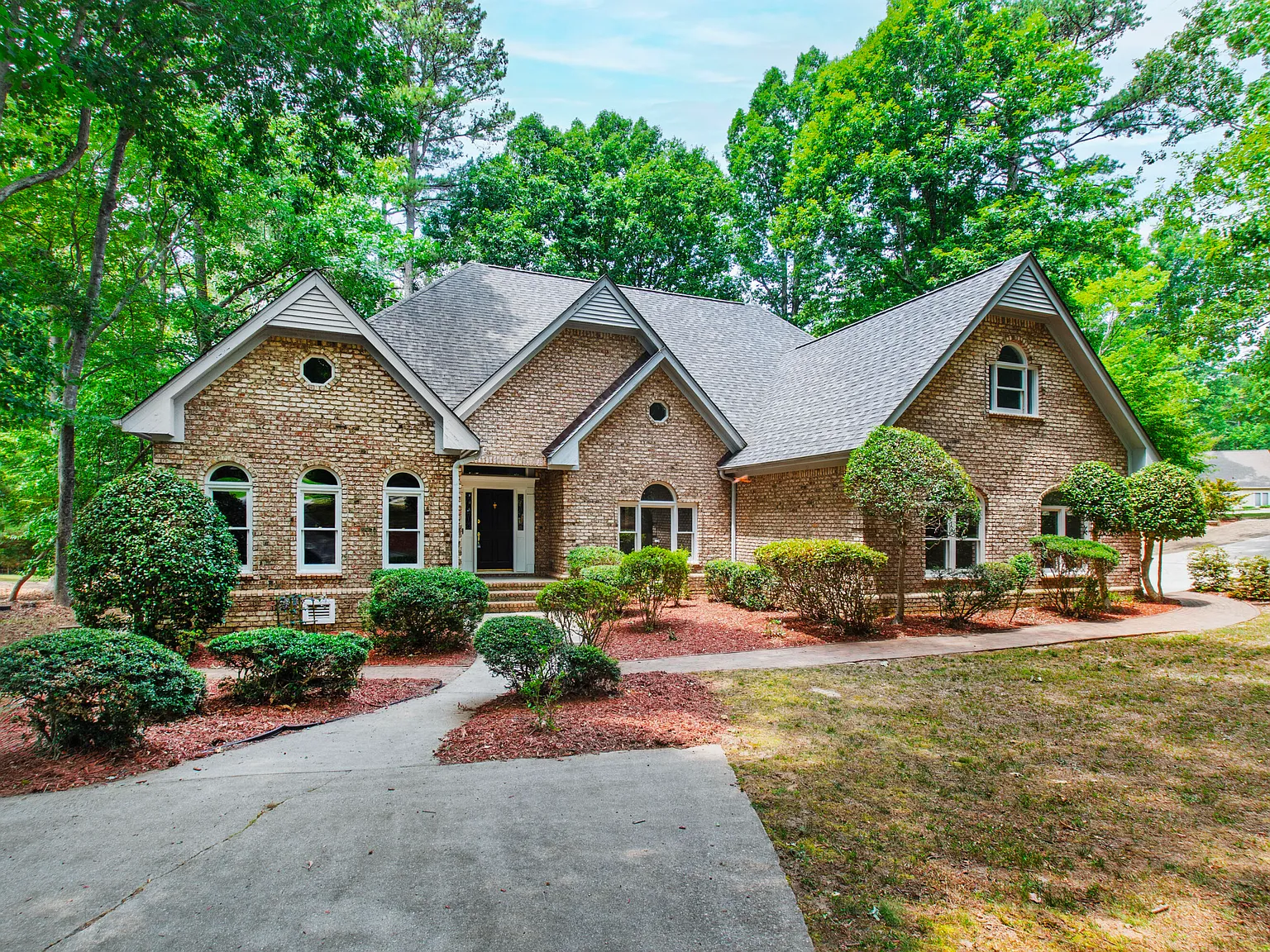 3 bed, 3.5 bath, 4034 sqft, $4,000 — Photo 2