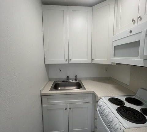 5th image of 2300 Madison St #110