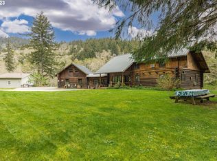 17285 Rustic Ln, Brookings, OR 97415