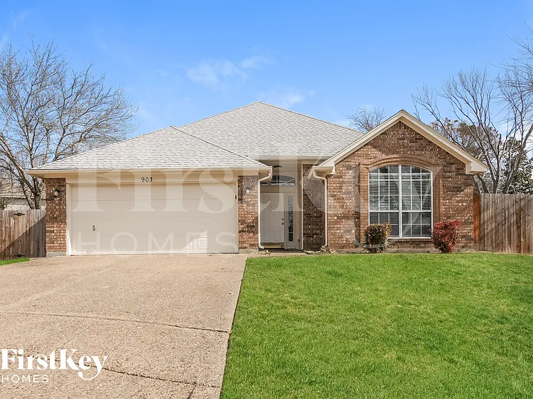 903 Hillwood Ct — Photo 1
