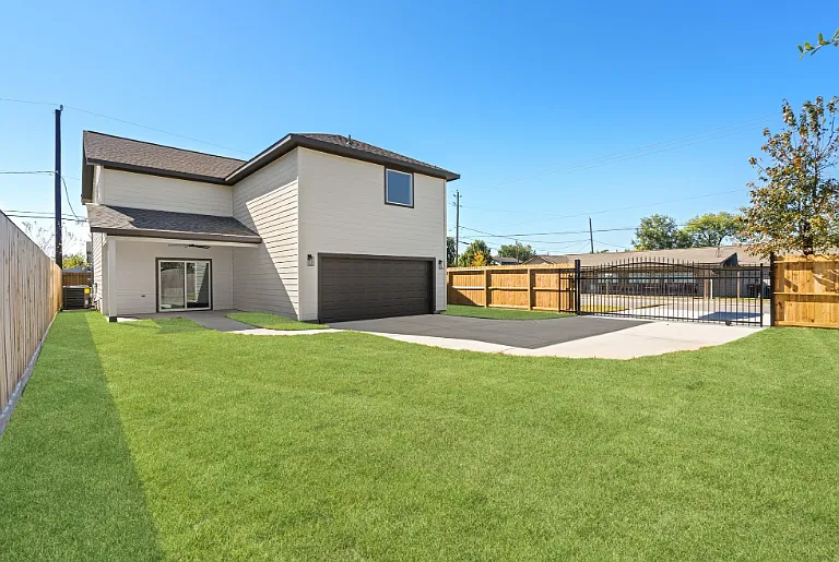 813 Barbara Mae St — Photo 4