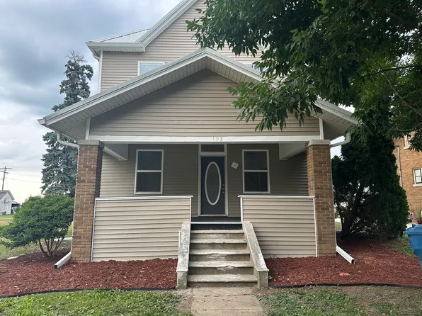 103 Harrison St, Stanford, IL 61774