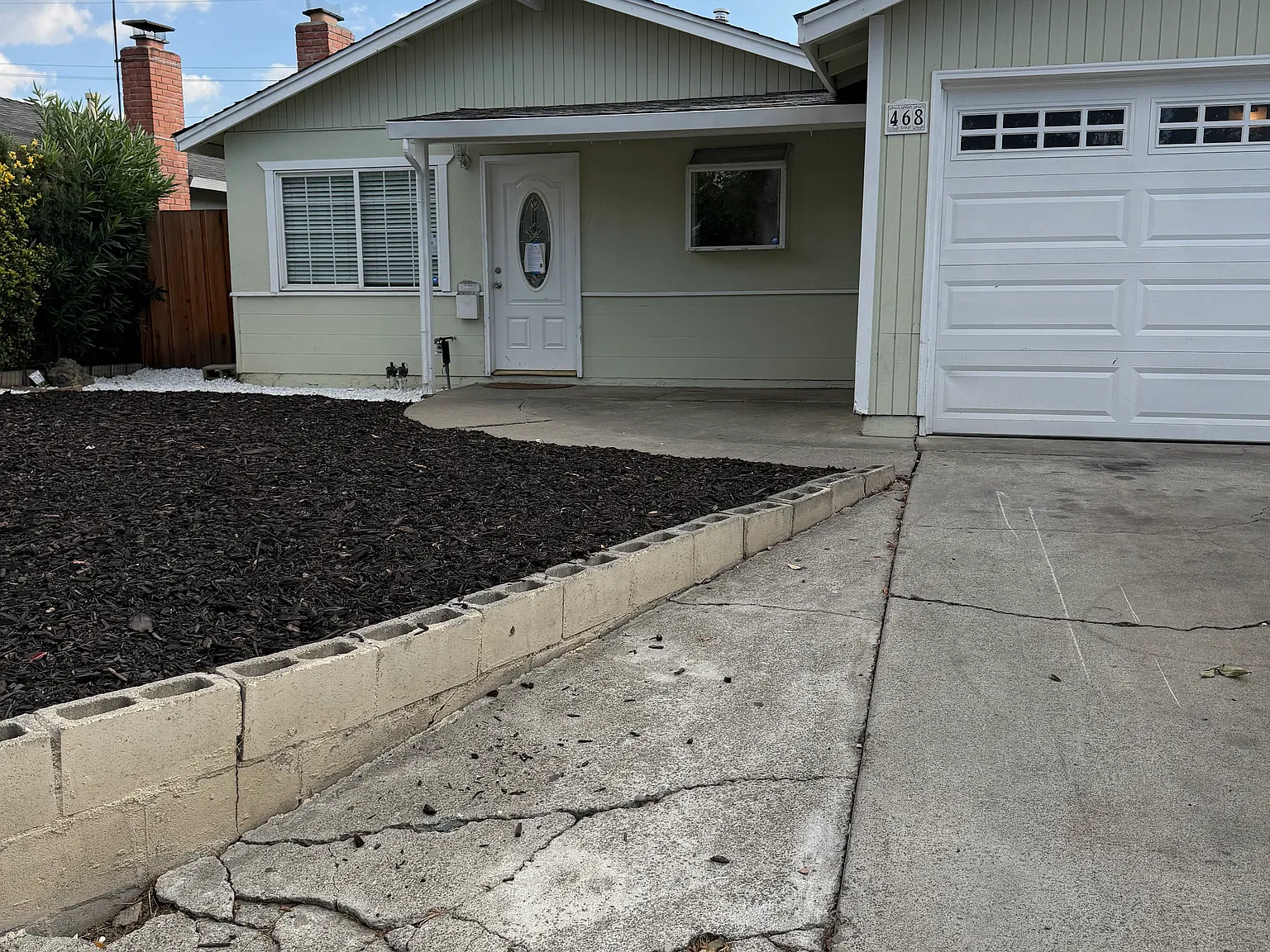 3 bed, 1137 sqft, $3,600 — Photo 1