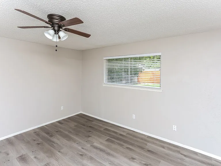 603 S Waxahachie St — Photo 10