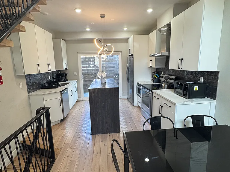 2527 Annin St — Photo 6
