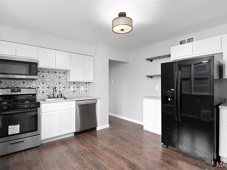 3102 Saint Myron Ln — Photo 11