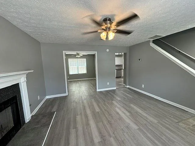 3 bed, 2.5 bath, 1772 sqft, $2,400 — Photo 3