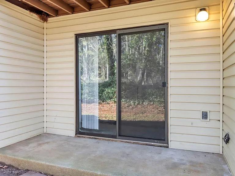 Country Creek Apartments — Photo 23