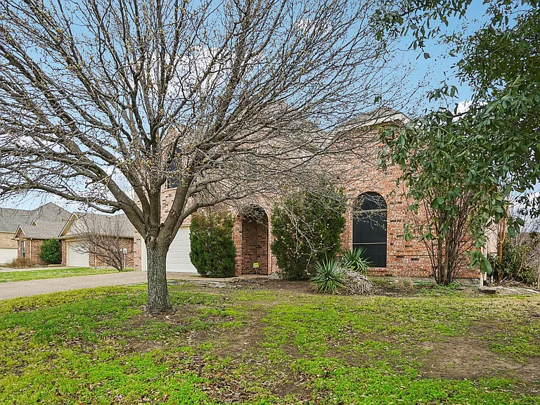 313 Country Lakes Dr — Photo 2