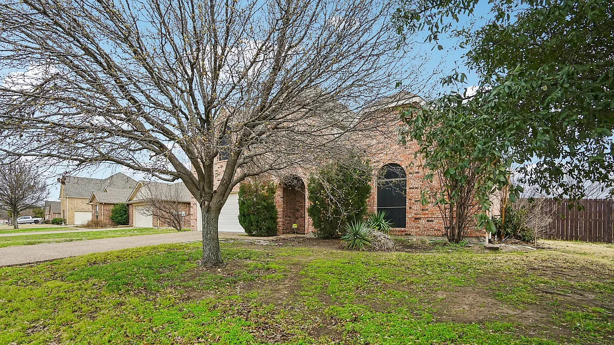 Building Photo - 313 Country Lakes Dr