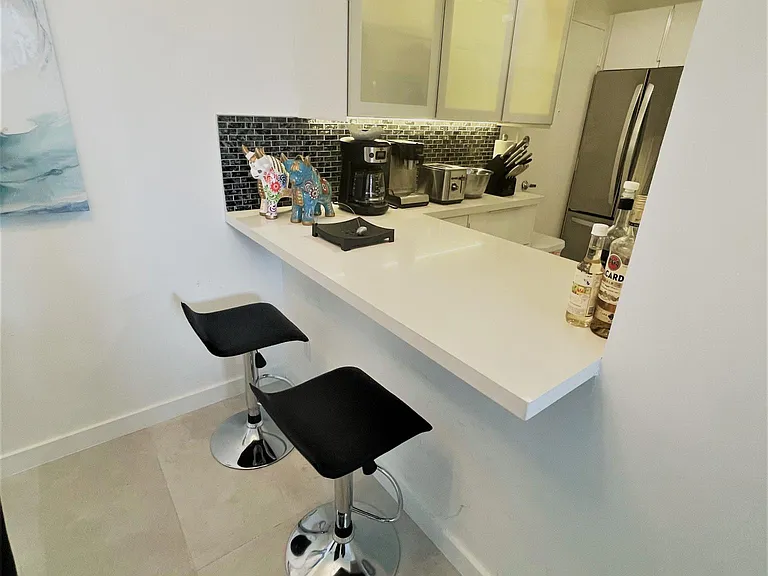 5161 Collins Ave #811 — Photo 7