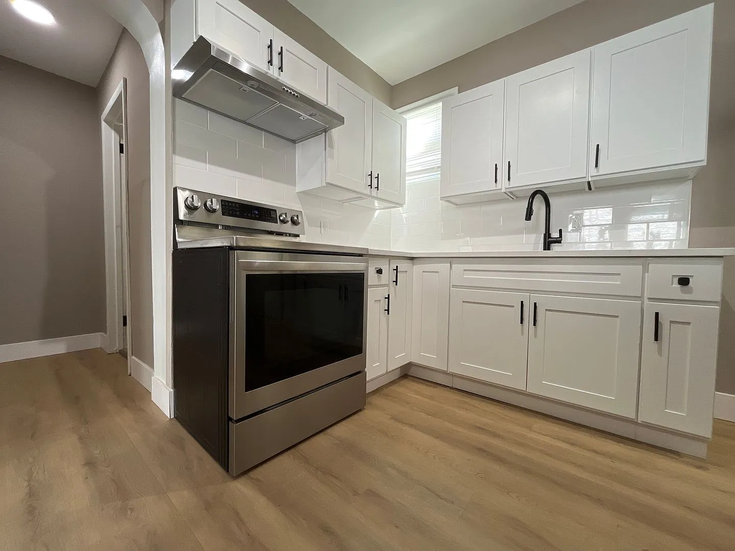 Fully Renovated and Modern 3-Bedroom, 1-Bathroom Rental Home in Center City Allentown, — Photo 2