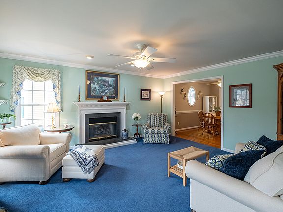 3rd image of 113 Sudbury Ln