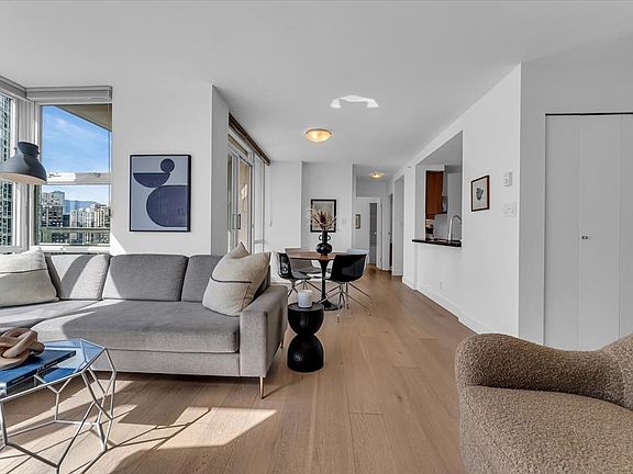 5th image of 2205-1077 Marinaside Cres #2205