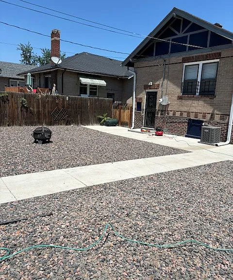 1413 Perry St — Photo 16