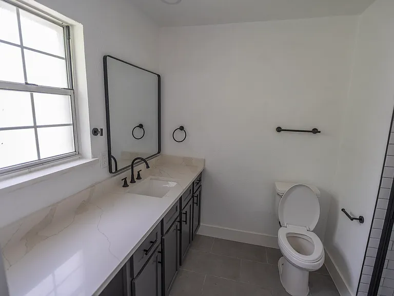 2110 Spikes St — Photo 6