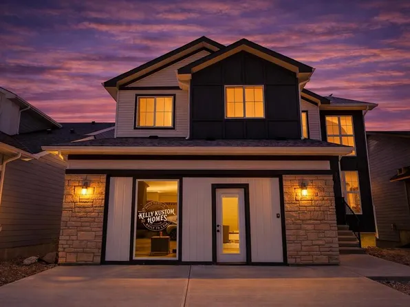 807 N Lakewood Cir, Strathmore, AB T1P 0G7