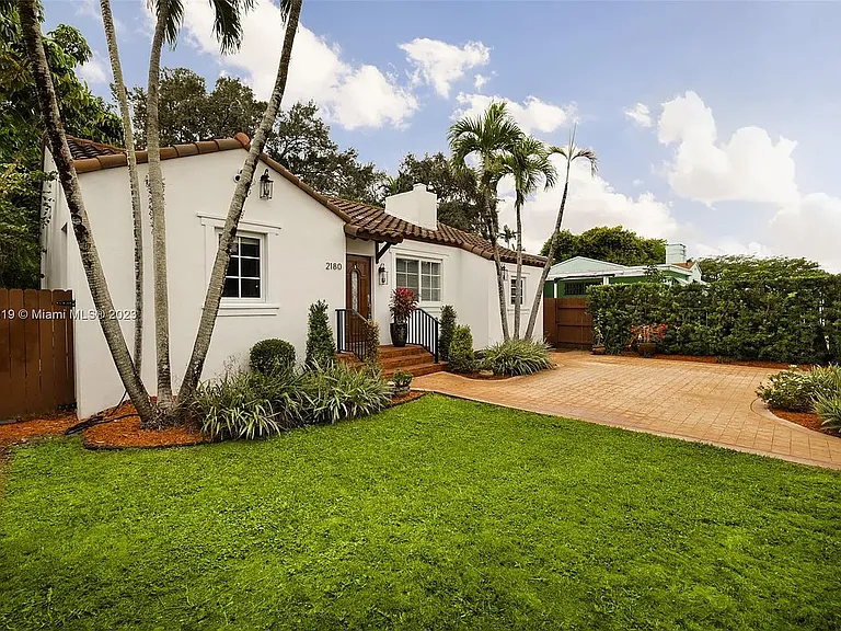 2180 SW 24th St — Photo 5