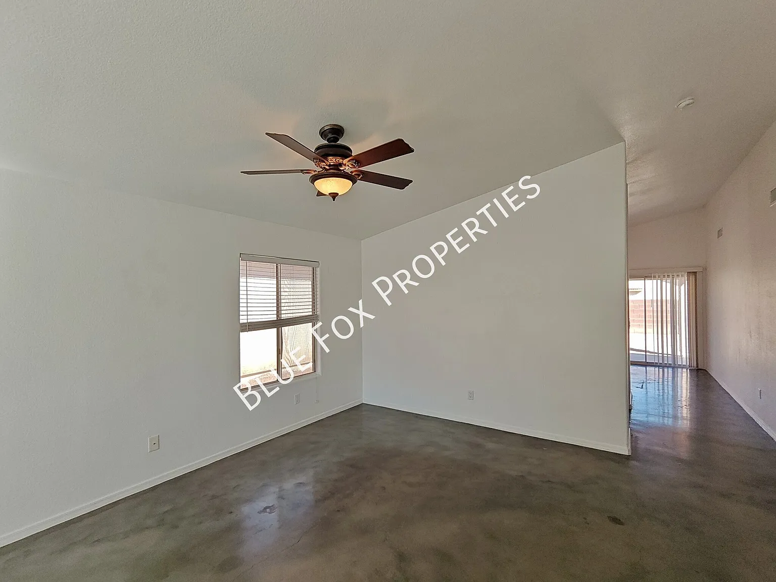 2302 W Silvergate Place — Photo 4