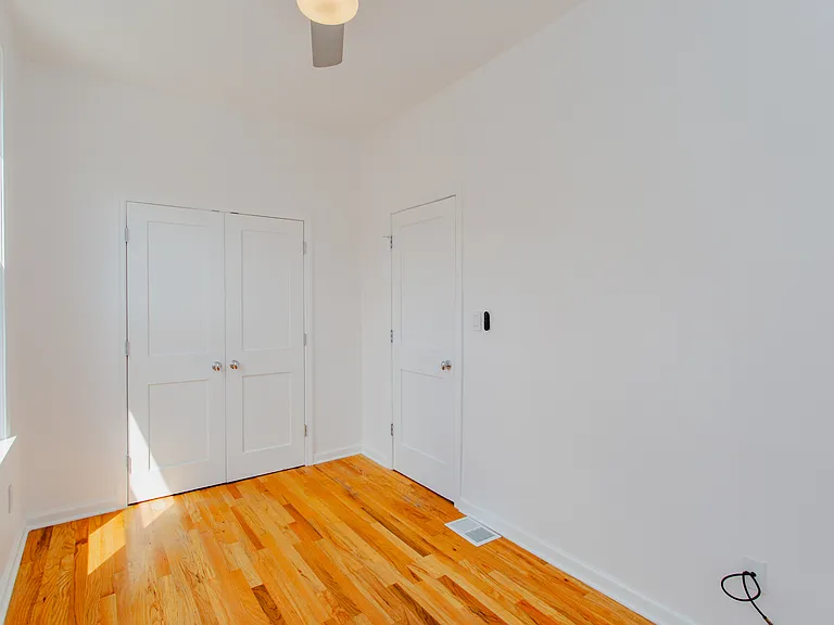 1325 W Barry Ave #1R — Photo 10