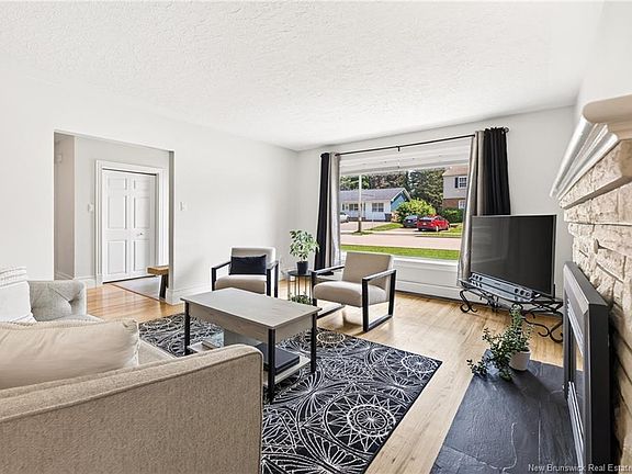 4th image of 31 Alexander Ave