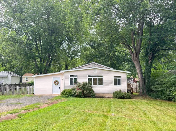 203 W Bowen St, Remington, VA 22734
