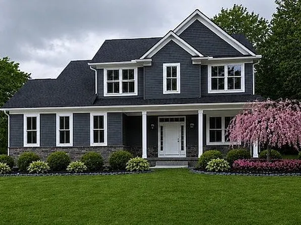 1227 Bell Rd, Chagrin Falls, OH 44022