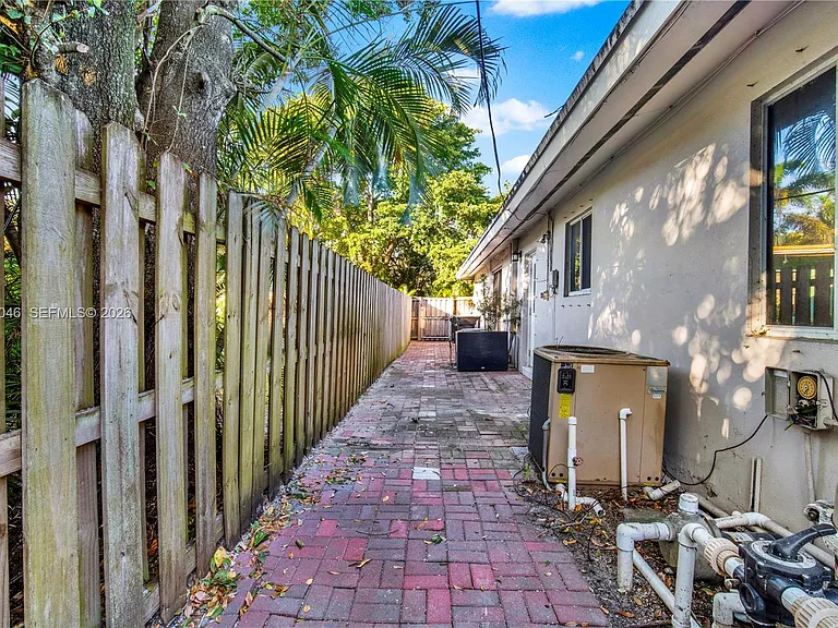 1600 SW 10th St — Photo 24