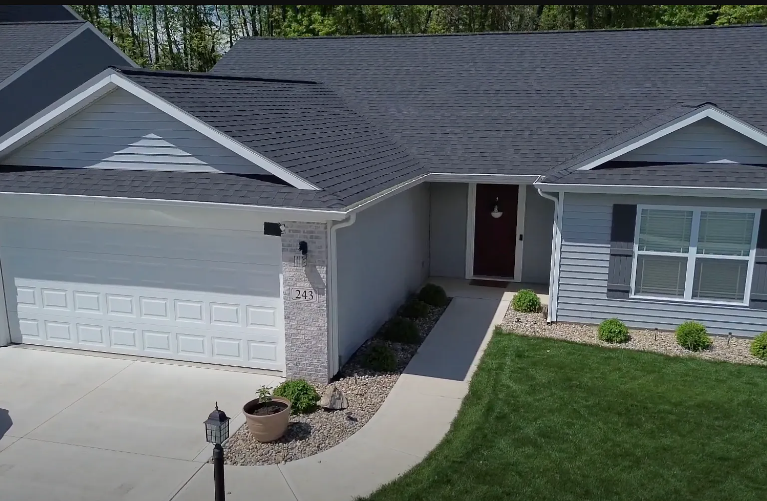 243 Glenroy Trl — Photo 2