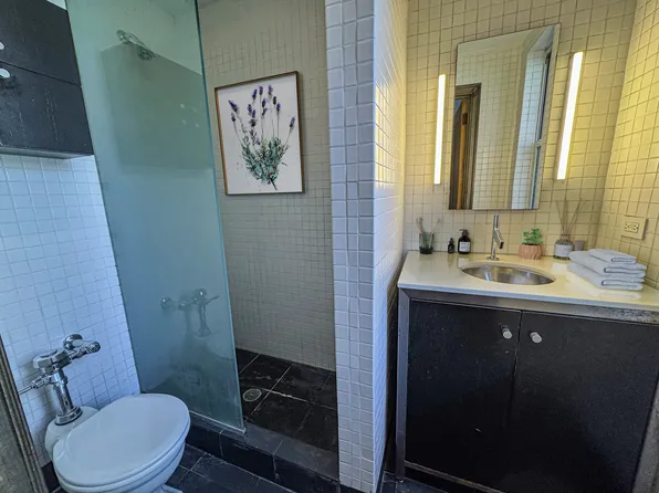 333 East 53rd Street image 6 of 21