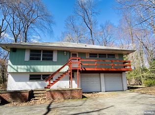 731 Paramus Rd, Paramus, NJ 07652