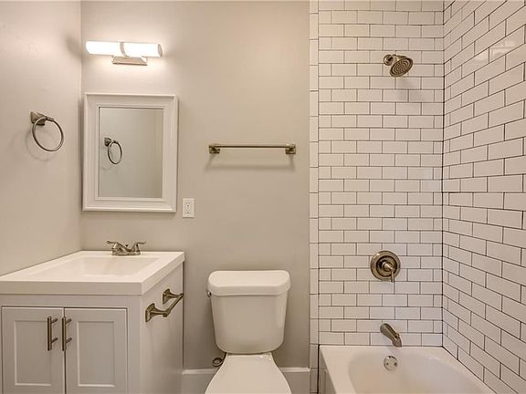 5th image of 600 Parkway Dr NE #12