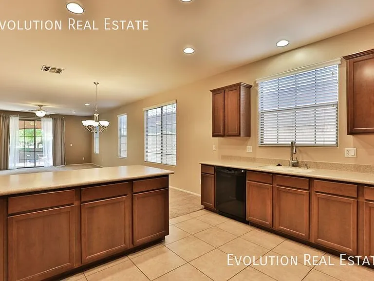 3067 E Palmdale Ln — Photo 9