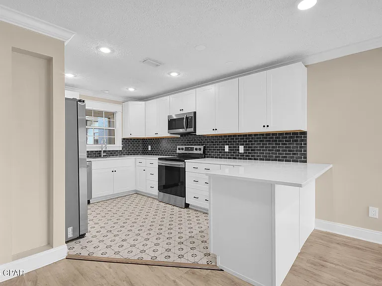1365 Capri Dr — Photo 21