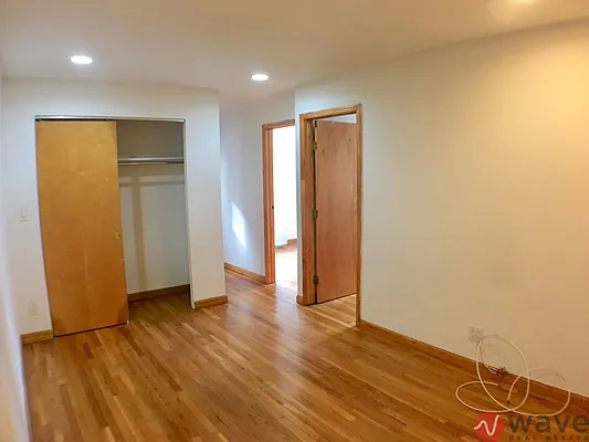 Rented by Wave Real Estate Group | media 22