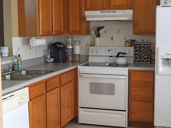 The kitchen is a nice size with a pantry and great appliance