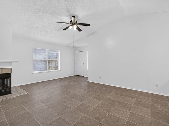 3rd image of 1115 Lombard Ln