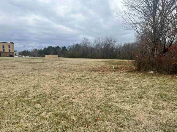 Graball Dr, Milan, TN 38358