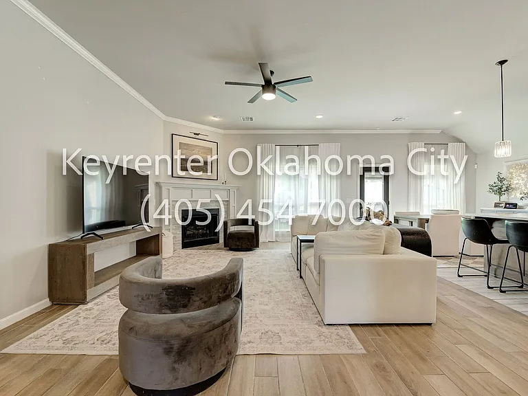 4200 NW 156th Ter — Photo 5