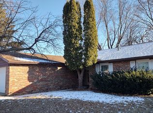 1405 E 24th St, Sterling, IL 61081