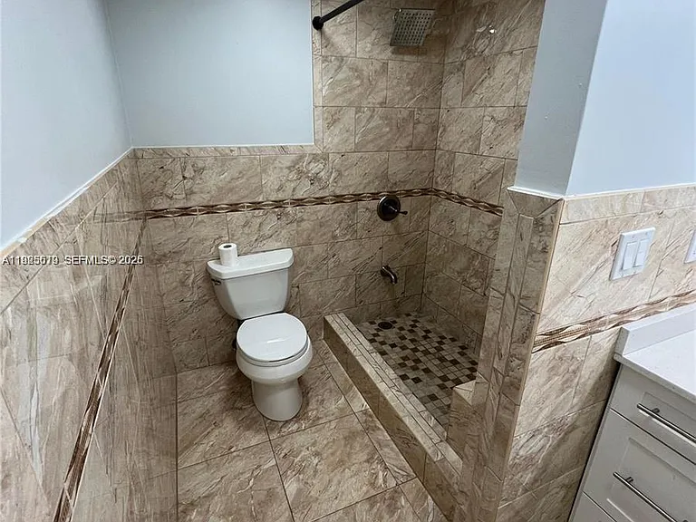 1075 W 68th St #218 — Photo 15