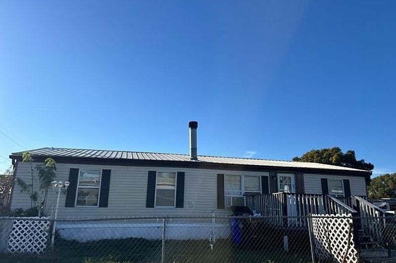 1st image of 2001 Pine St