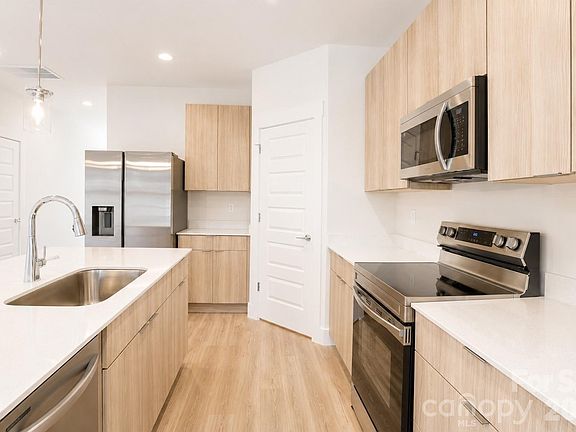 5th image of 32 Brice St #16