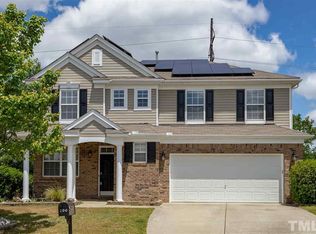 200 Edgecroft Way, Fuquay Varina, NC 27526