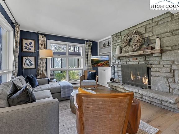 5th image of 143 Loch Dornie Drive #B