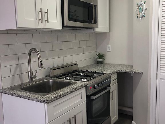 3rd image of 245B Fremont Ave