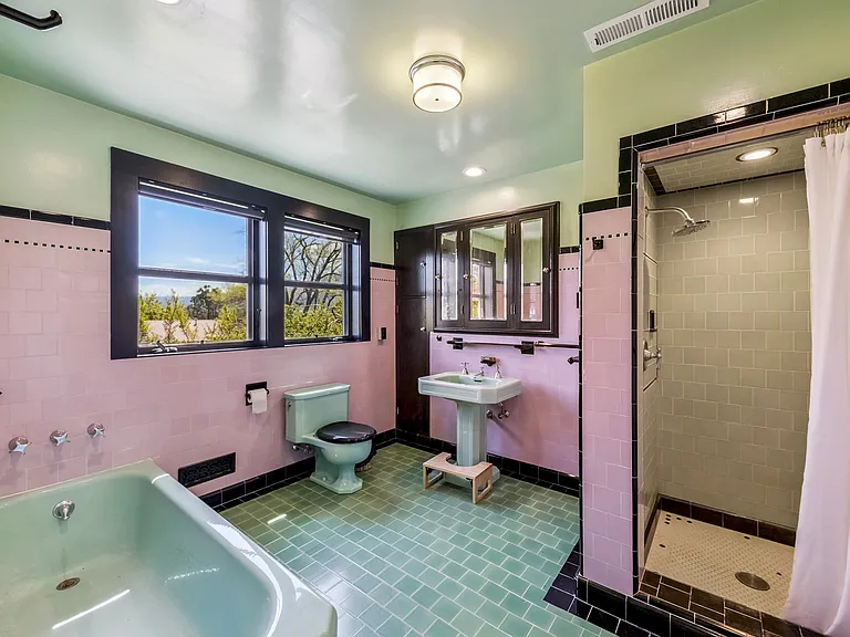 1049 Dressler Ln — Photo 29